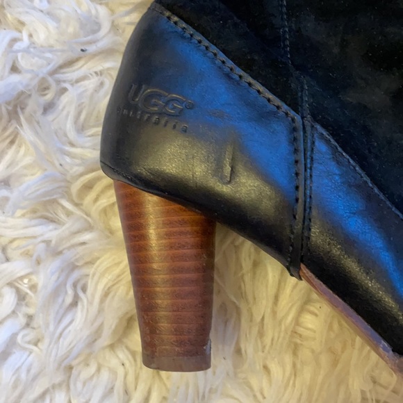 Healed, knee high Ugg boots - Picture 5 of 9